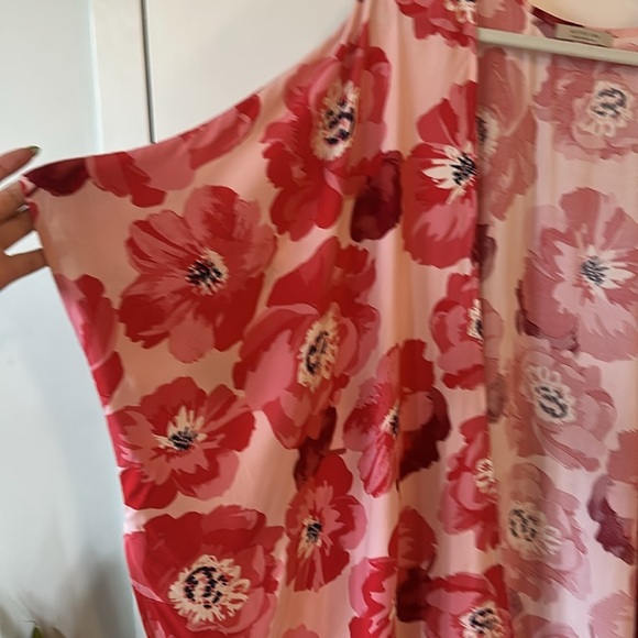 ACTIVE USA | Floral Kimono in Red Poppy Floral Print Rayon - Picture 5 of 13